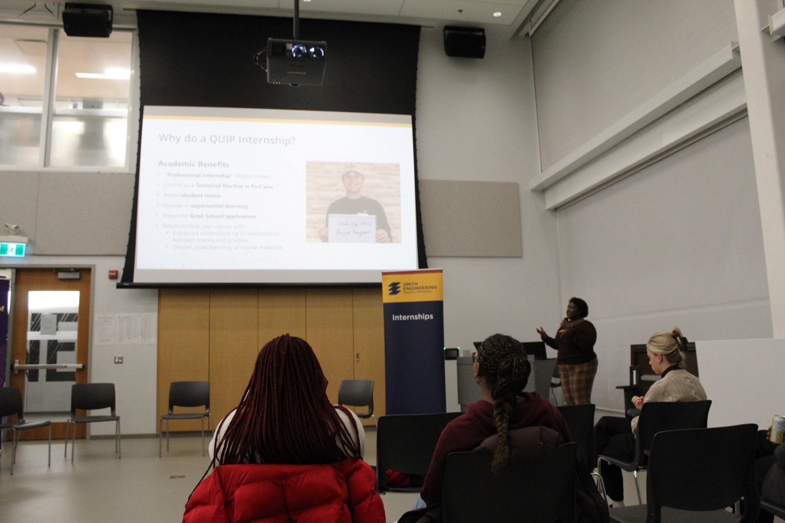 A QUIP representative presenting the academic benefits of an internship
